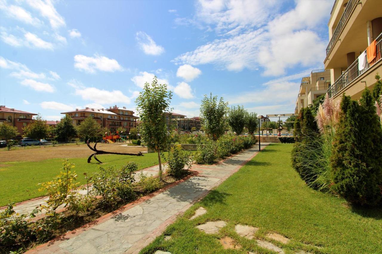 Sorrento - Menada Apartments Sveti Vlas Exterior photo